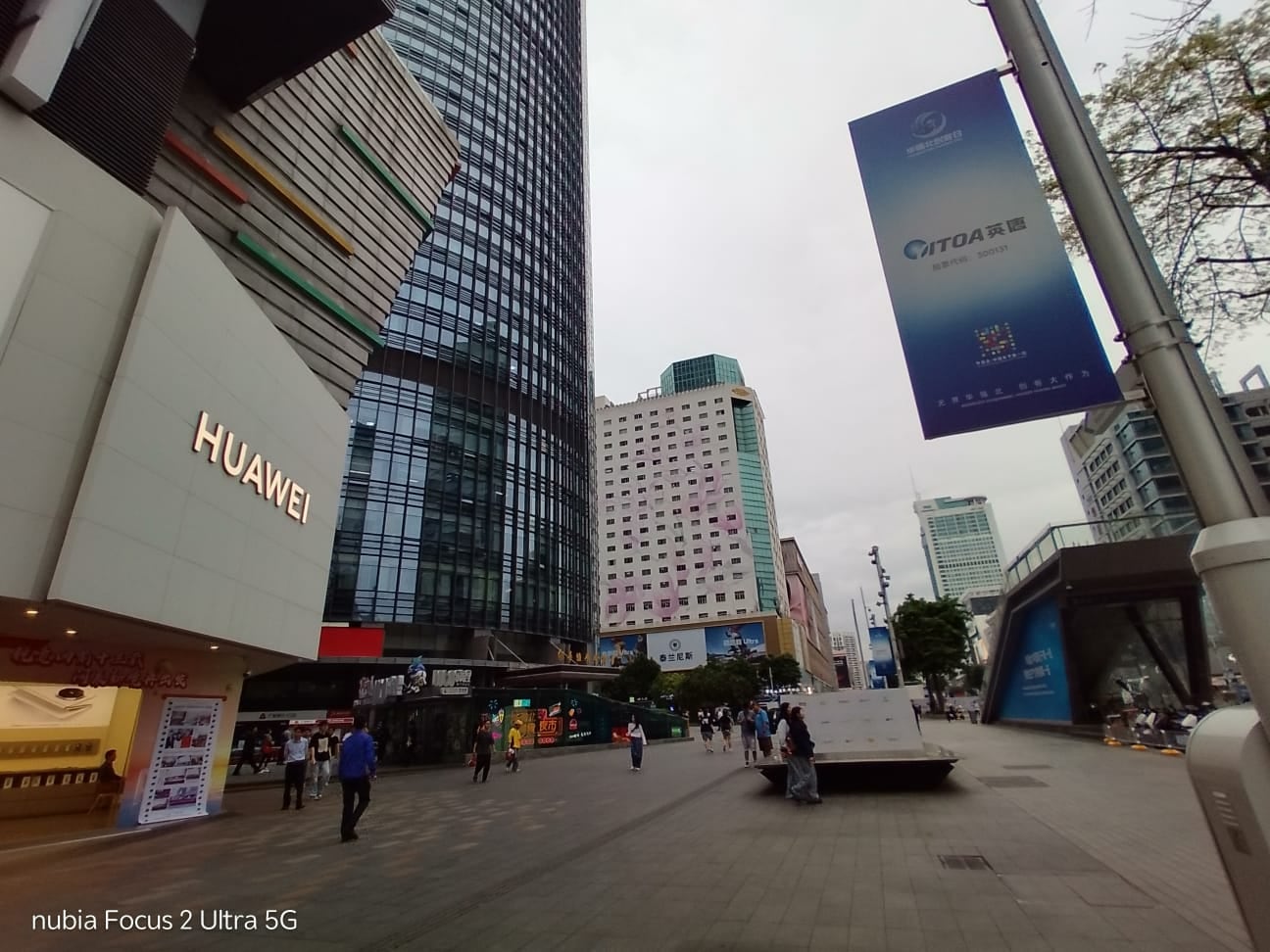 En 46 años, la zona de Huaqiangbei en Shenzhen (China) se transformó en el mayor centro de distribución de componentes electrónicos de Asia. Foto: GEC.