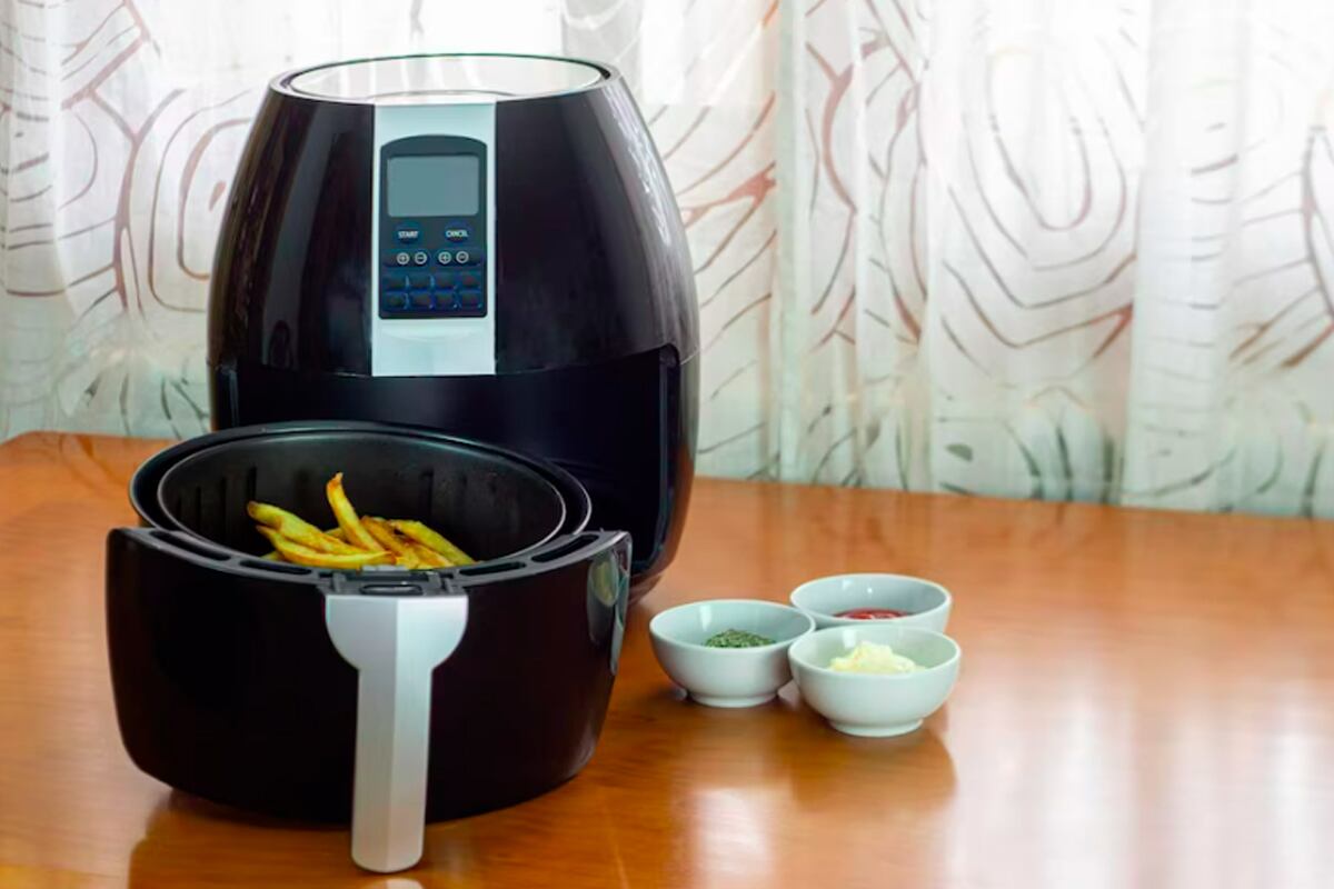 Las freidoras de aire son artículos muy populares en la cocina (Foto: Freepik)