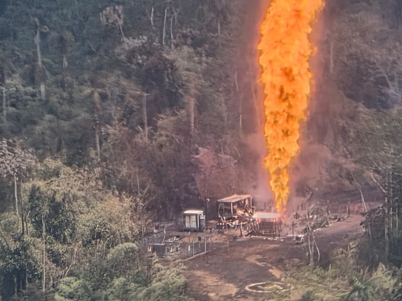 Deflagración a la altura del kilómetro 43 del ducto de TGP, tomada poco después del incidente ocurrido a inicios de marzo.