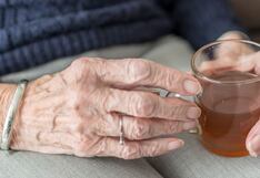 Verano y adultos mayores: cómo rehidratarse de manera efectiva y saludable