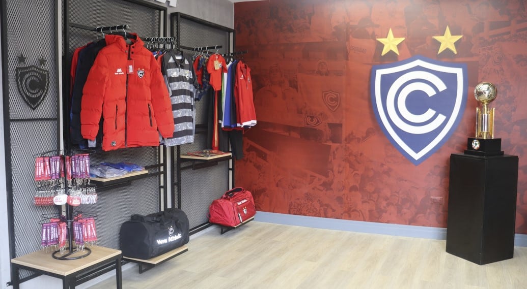 New Athletic contaba con un contrato de suministro de indumentaria e implementos deportivos con la Asociación de Fútbol Profesional Club Cienciano del Cusco. (Foto: Cienciano).