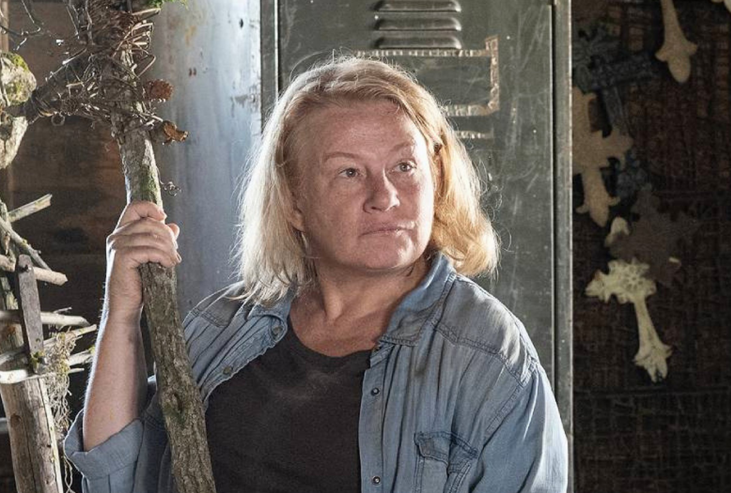 Donna Rainey, interpretada por la actriz Elizabeth Saunders), es una de las líderes más fuertes, realistas y directas de la serie "From" (Foto: MGM International TV Productions)