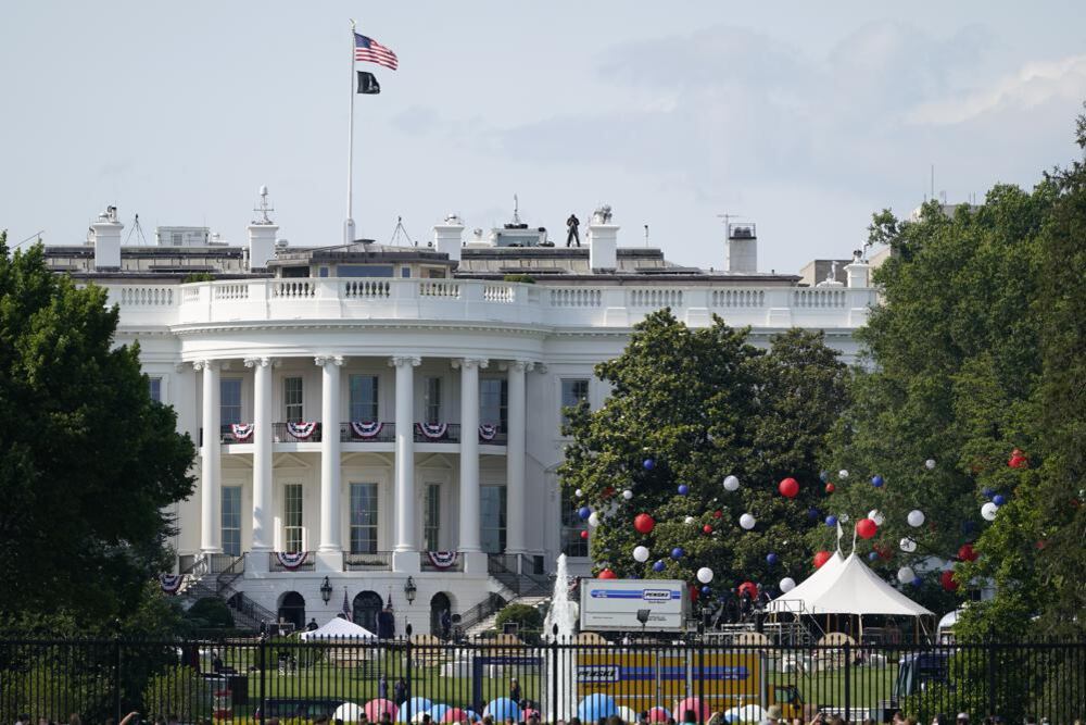 Denver ha comprado cerca de 3.000 pasajes a Chicago y 2.300 a Nueva York, casi la mitad de los más de 12.000 billetes que la ciudad ha comprado para los inmigrantes desde noviembre de 2022. (Foto: AP / Patrick Semansky).