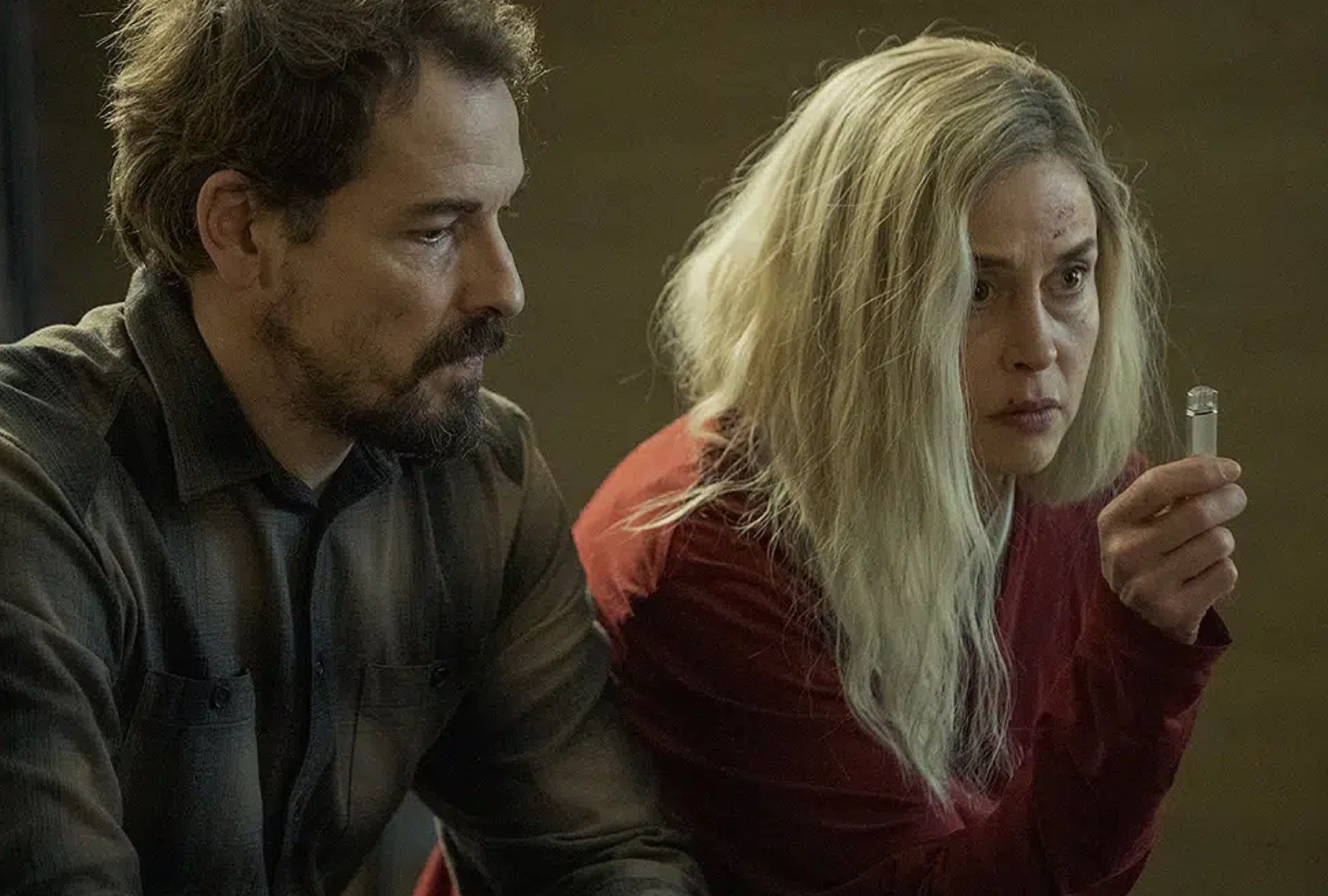 Felix Kramer asume el rol de Simon Schäfer y Susanne Wolff asume el rol de Meret Schäfer en la serie alemana de "Unfamiliar" (Foto: Netflix)