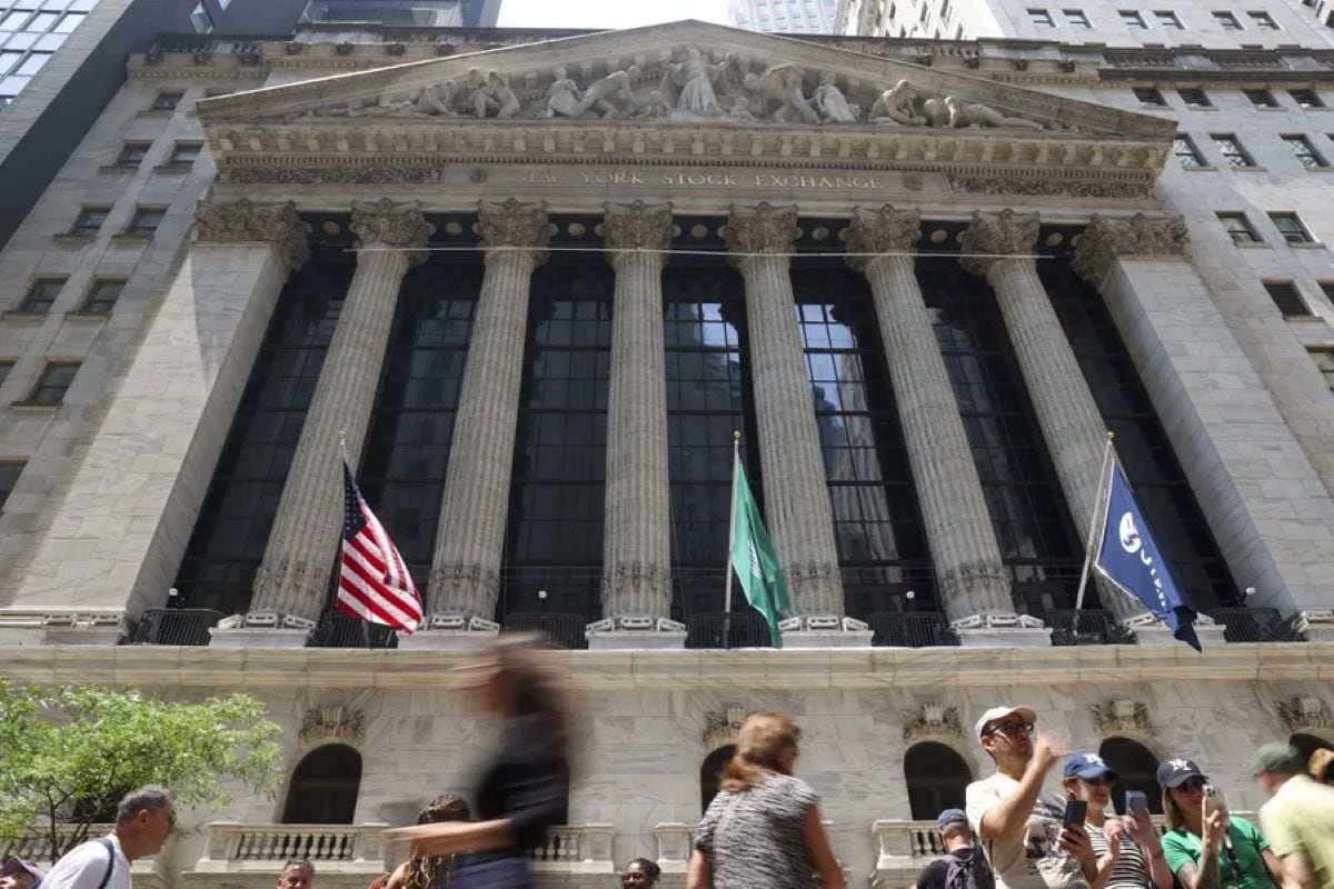 Operadores reaccionaron con cautela ante las nuevas tensiones entre Estados Unidos e Irán, que impactaron en los mercados financieros. Foto: EFE.