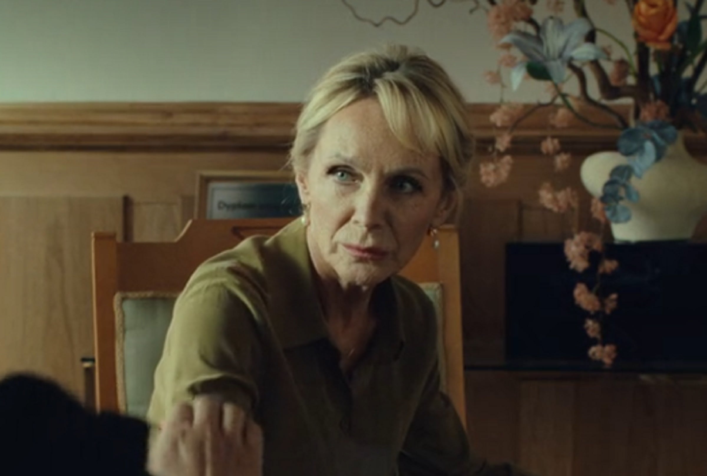 Beata Ścibakówna se encarga de interpretar a la alcaldesa Burchardt en la película polaca "Los colores del mal: Negro" (Foto: Netflix)