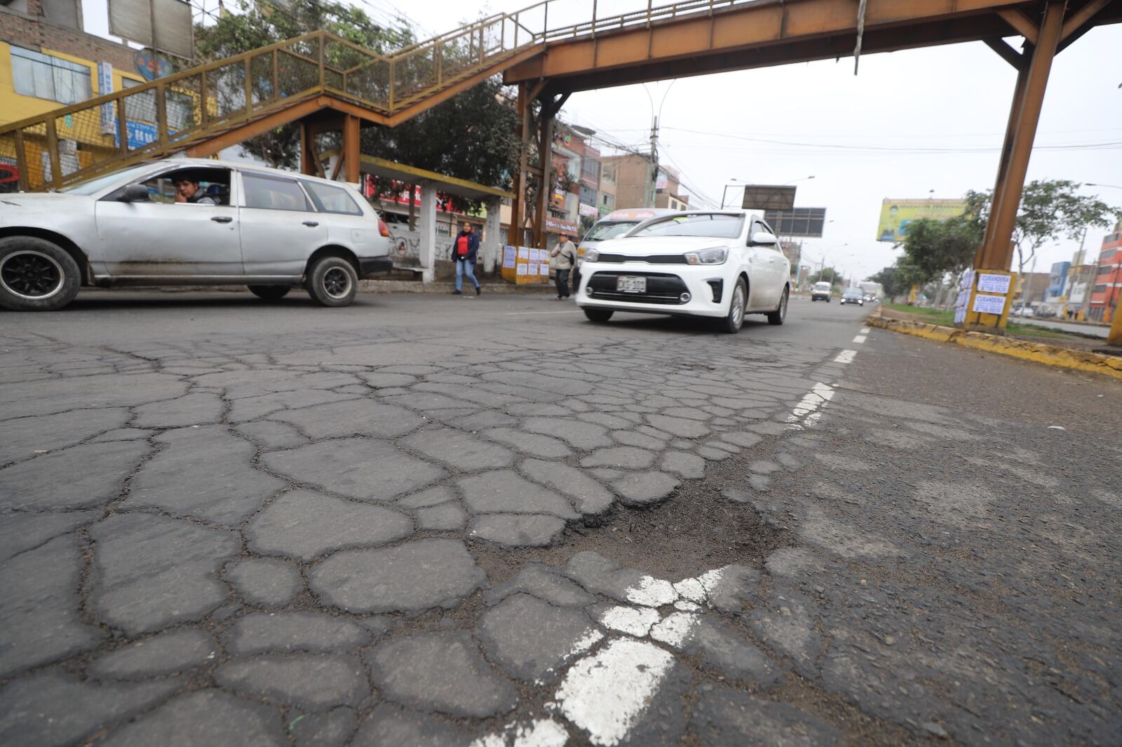 Se renovarán 28 kilómetros que conforman los carriles centrales y auxiliares de la vía, informó la MML. Foto: MML