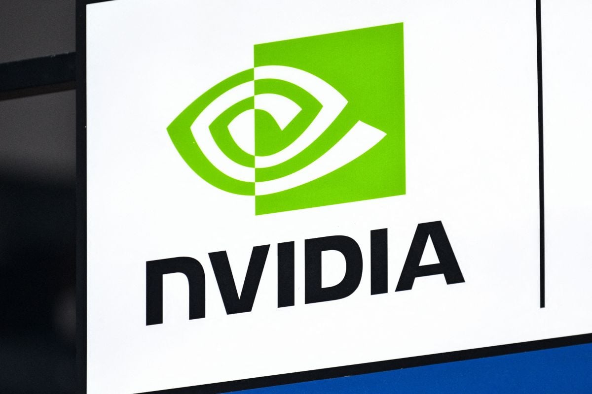 Nvidia prevé que el auge de la inteligencia artificial impulse sus ingresos hasta al menos US$1 billón hacia 2027, según su CEO, Jensen Huang. Foto: Hector RETAMAL / AFP.