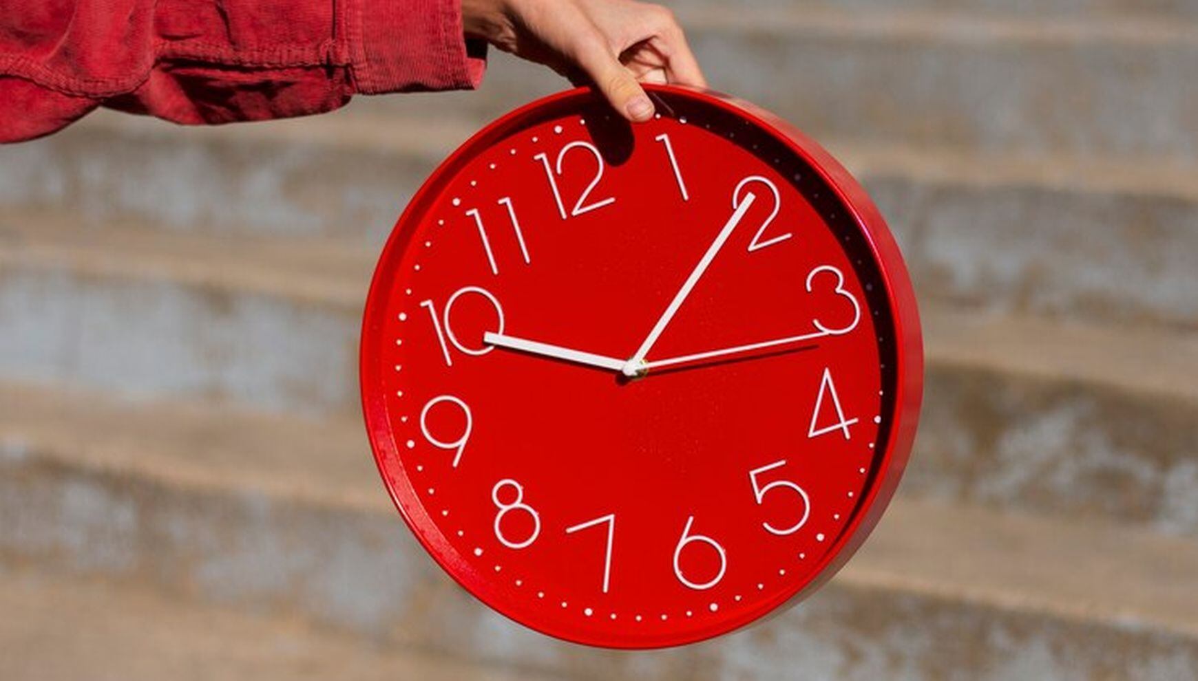 Averigua desde cuándo y a qué hora los estados de EE.UU. deben cambiar la hora de sus relojes con la llegada de invierno este 2024 (Foto: Freepik)