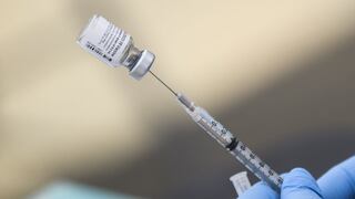 ¿Quiénes pueden ponerse la vacuna antiCOVID de refuerzo de Pfizer?