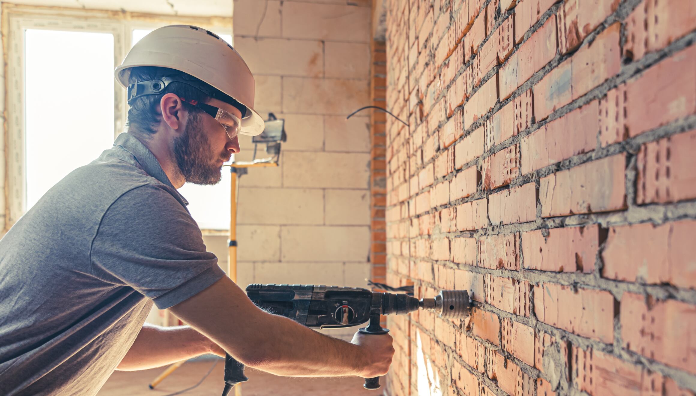 Muchos inmigrantes en Estados Unidos empiezan su sueño americano con el trabajo de albañilería (Foto: Freepik)