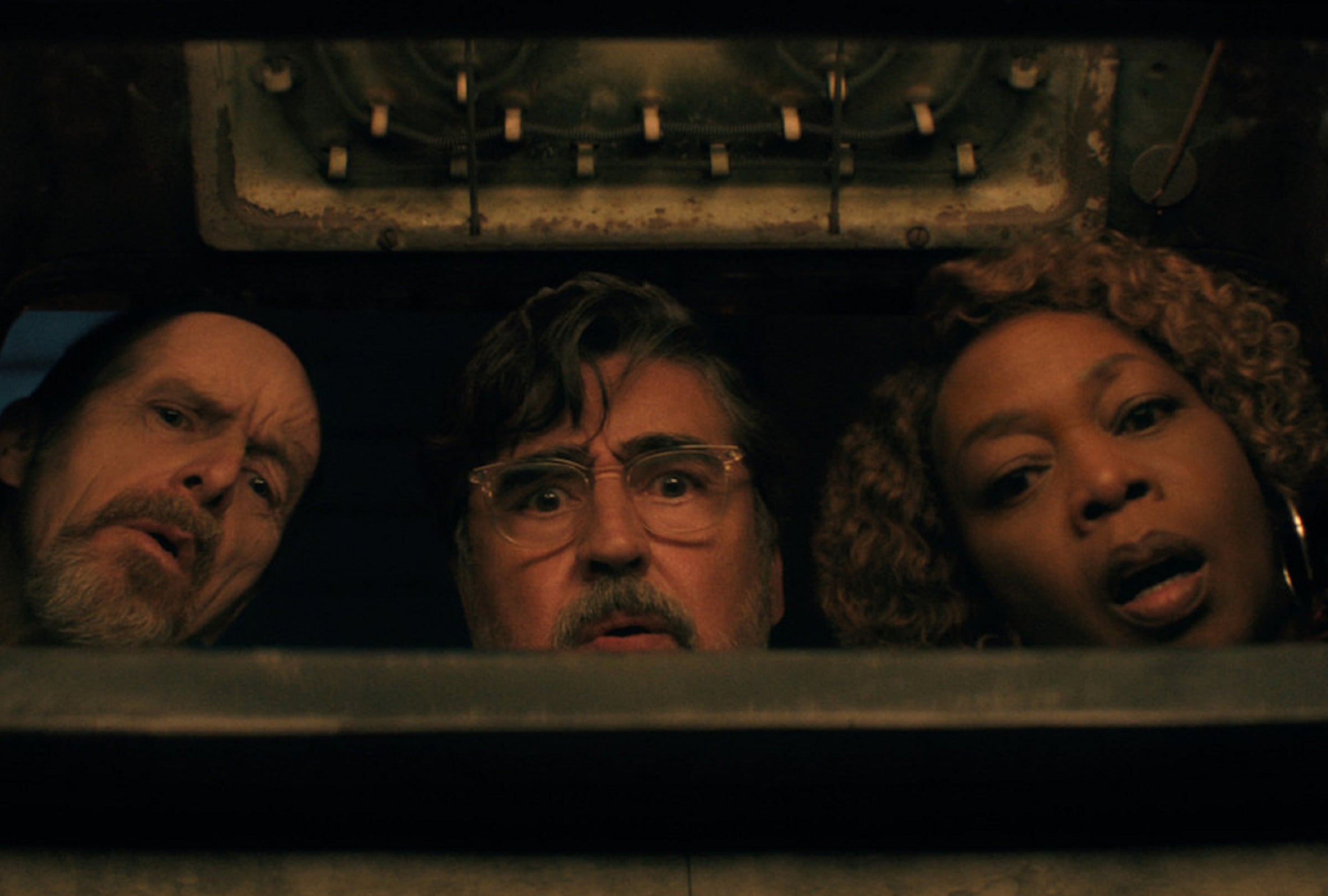 Denis O'Hare como Wally, Alfred Molina como Sam Cooper y Alfre Woodard como Judy en la serie de ciencia ficción "The Boroughs: Jubilación rebelde" (Foto: Netflix)