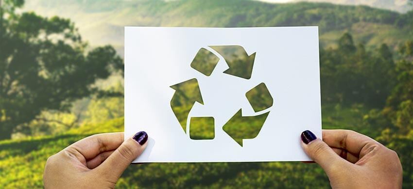 La Dra. Legena Henry, una empresaria dedicada a las energías renovables en Barbados, observó el problema del precio de la gasolina en la isla, que alcanza los 15 dólares por galón, y creó Rum & Sargassum para convertir tres residuos locales (algas sargazo en descomposición, residuos de destilerías de ron y estiércol de oveja) en un biocombustible asequible. Foto: Archivo GEC.