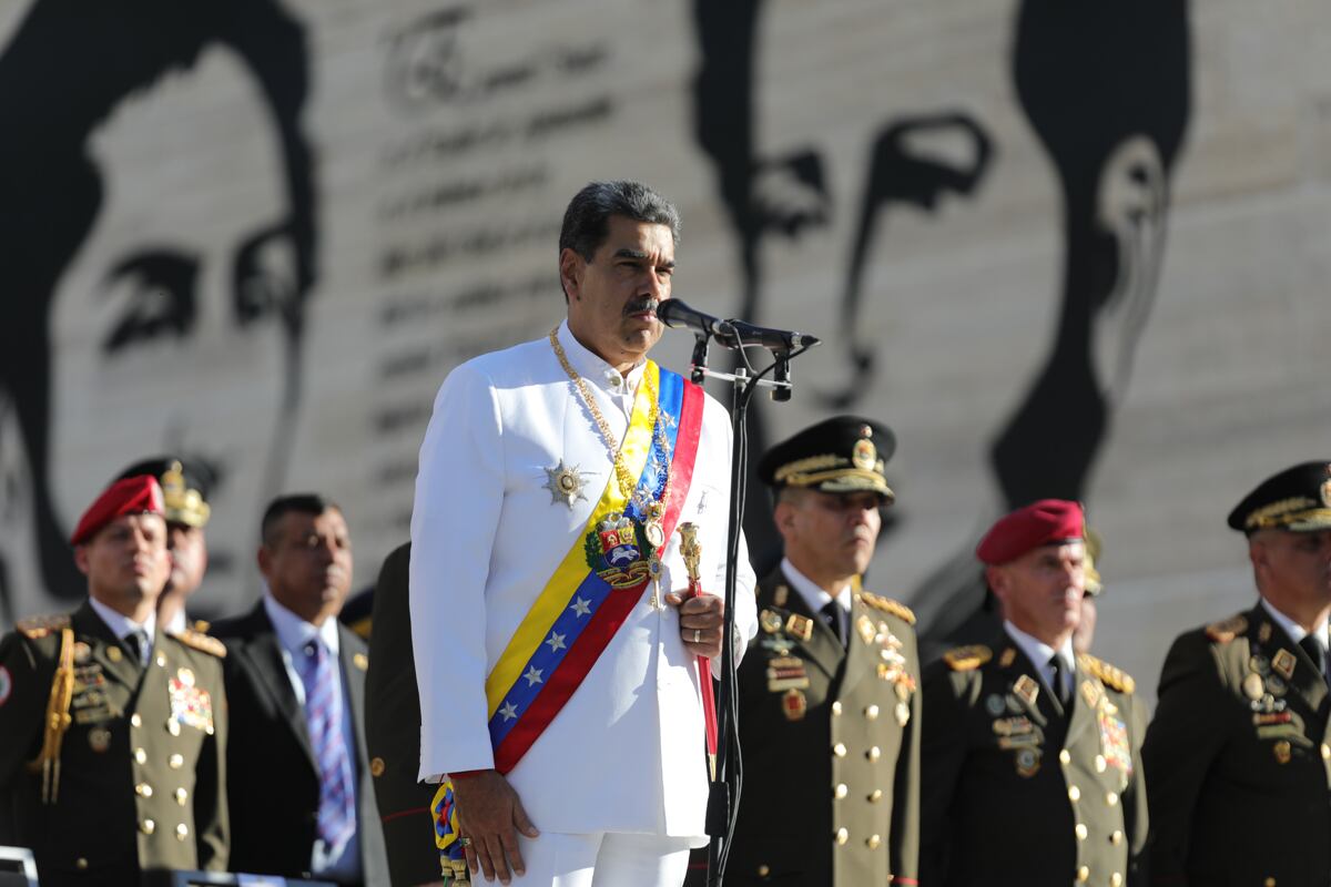 El mandatario venezolano, Nicolás Maduro, durante un acto de condecoración a 21 venezolanos sancionados por el Tesoro de Estados Unidos, en Caracas, Venezuela, el 9 de diciembre de 2024. (Foto de Prensa Miraflores / EFE)