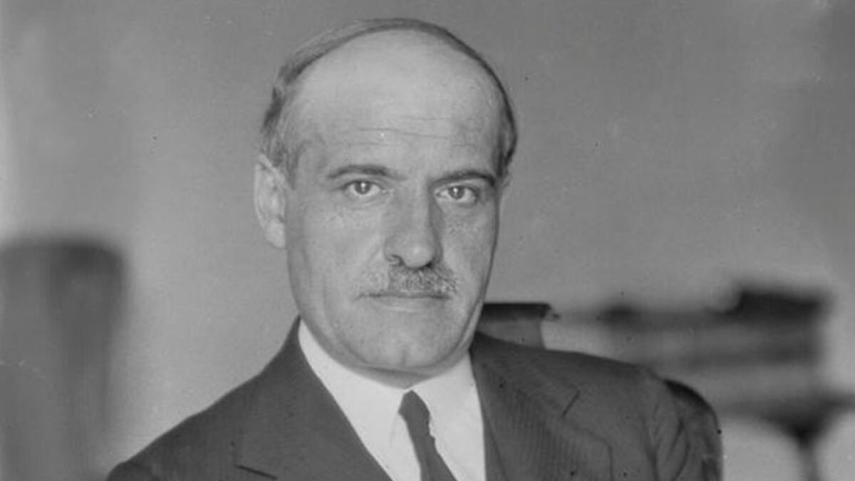 José Ortega y Gasset, filósofo: “Siempre que enseñes, enseña a la vez a dudar de lo que enseñas”