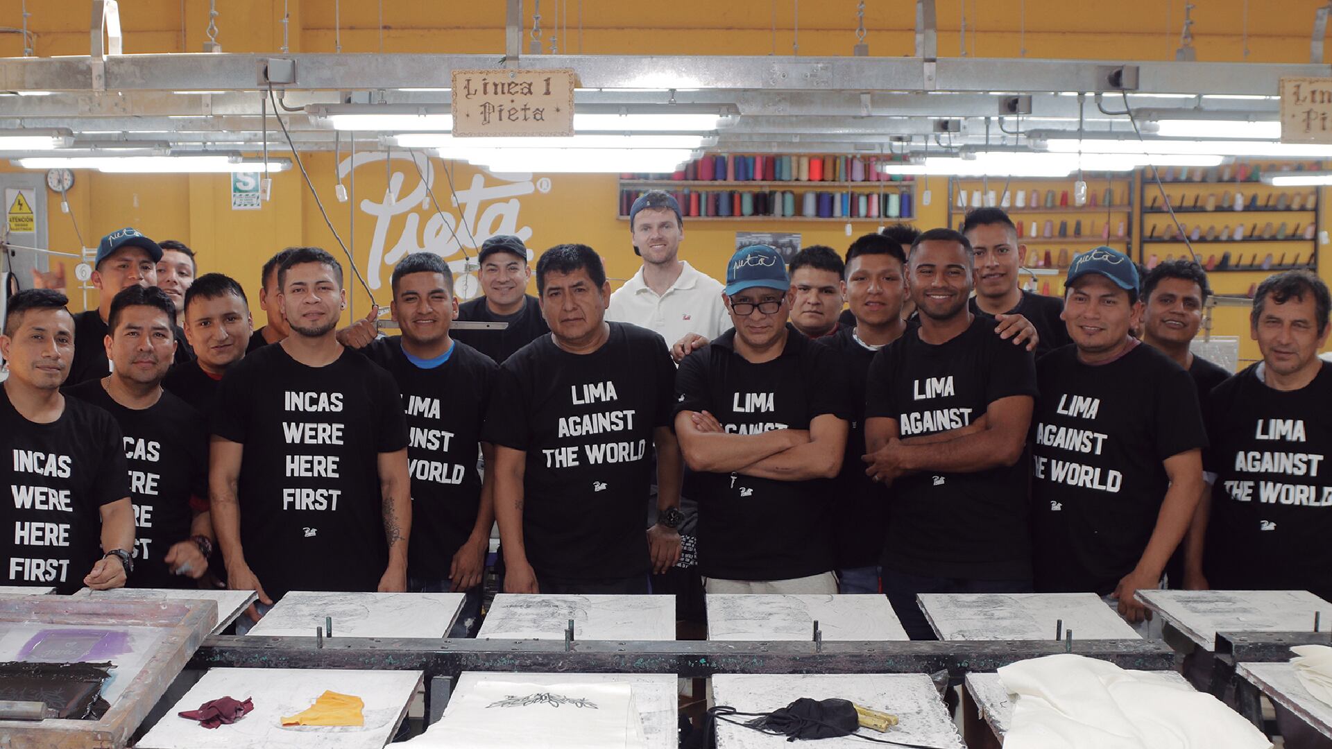 Thomas Jacob junto al equipo de Pietà