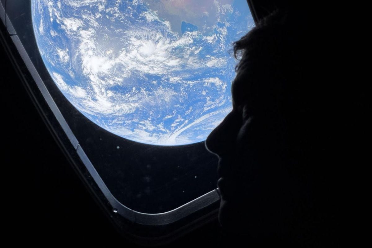 Foto de la Tierra tomada por un iPhone 17 Pro Max en la misión Artemis II.