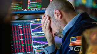 Caída de acciones podría rescatar a bonos globales, dicen analistas de Barclays