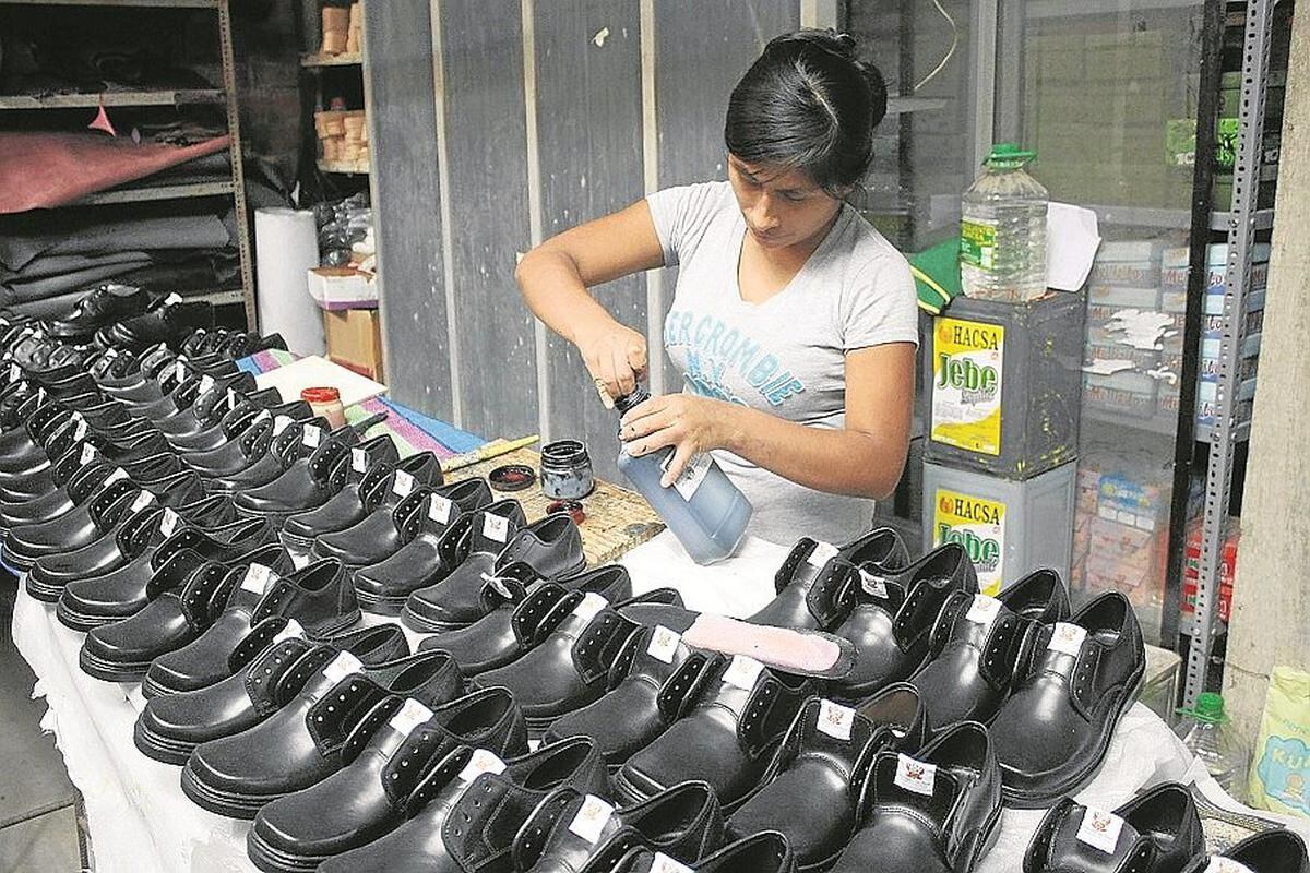 14 de abril del 2019. Hace 15 años. El 55% de marcas de zapatos escolares tiene fallas de calidad.