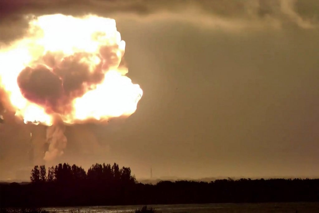 Capturas de imágenes obtenidas el 29 de mayo de 2026, de contenido de video generado por el usuario en la página X de @JConcilus y compartidas en redes sociales, muestran la explosión del cohete New Glenn de Blue Origin durante un vuelo de prueba el 28 de mayo de 2026 en Cabo Cañaveral, Florida.