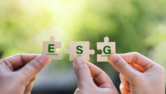 ESG integra las palabras del idioma inglés Environmental (medio ambiente), Social (sociedad) y Governance (gobierno corporativo).