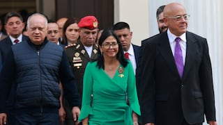 Presidenta interina de Venezuela comienza a gobernar bajo presión: “Debería dormir con un ojo abierto”