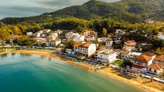 Ni París ni Roma: estos son los pequeños pueblos de Europa y el Caribe donde puedes vivir con poco dinero