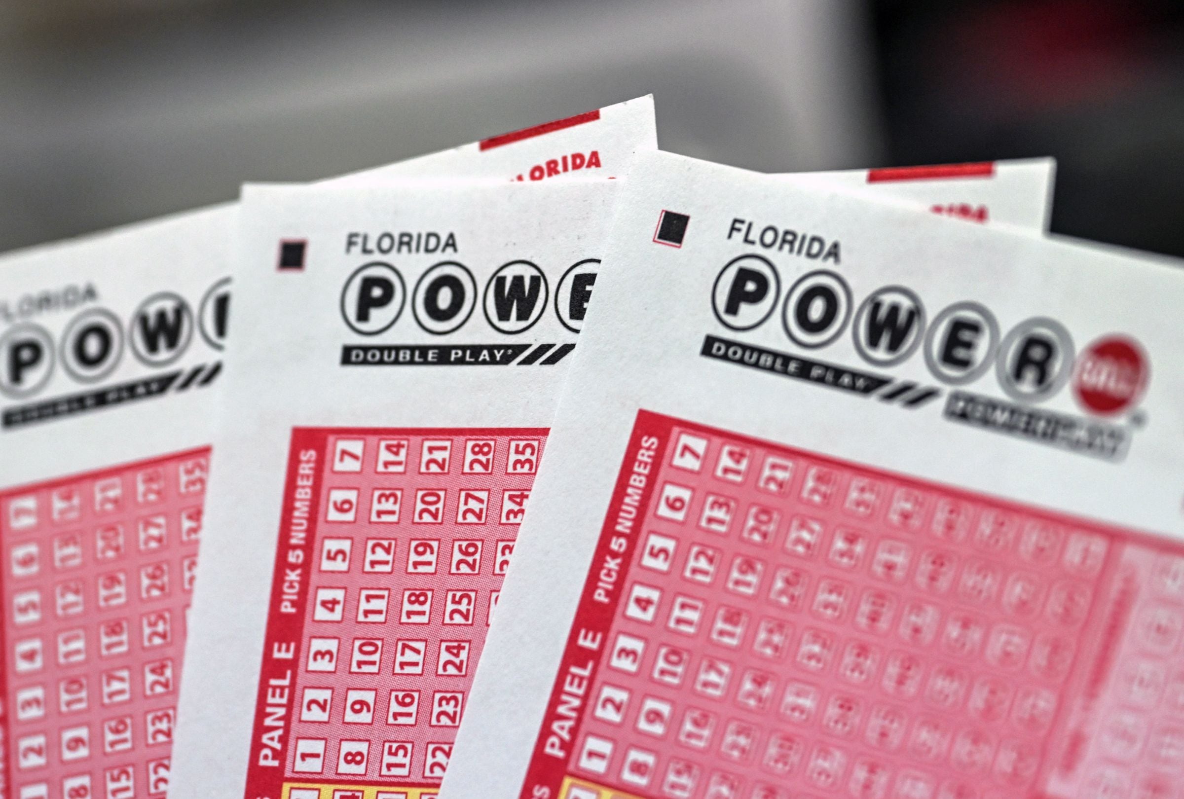 Revisa esta nota para que descubras quién ganó el Powerball hoy, sábado 10 de enero, en EE.UU. (Foto: Giorgio Viera / AFP)