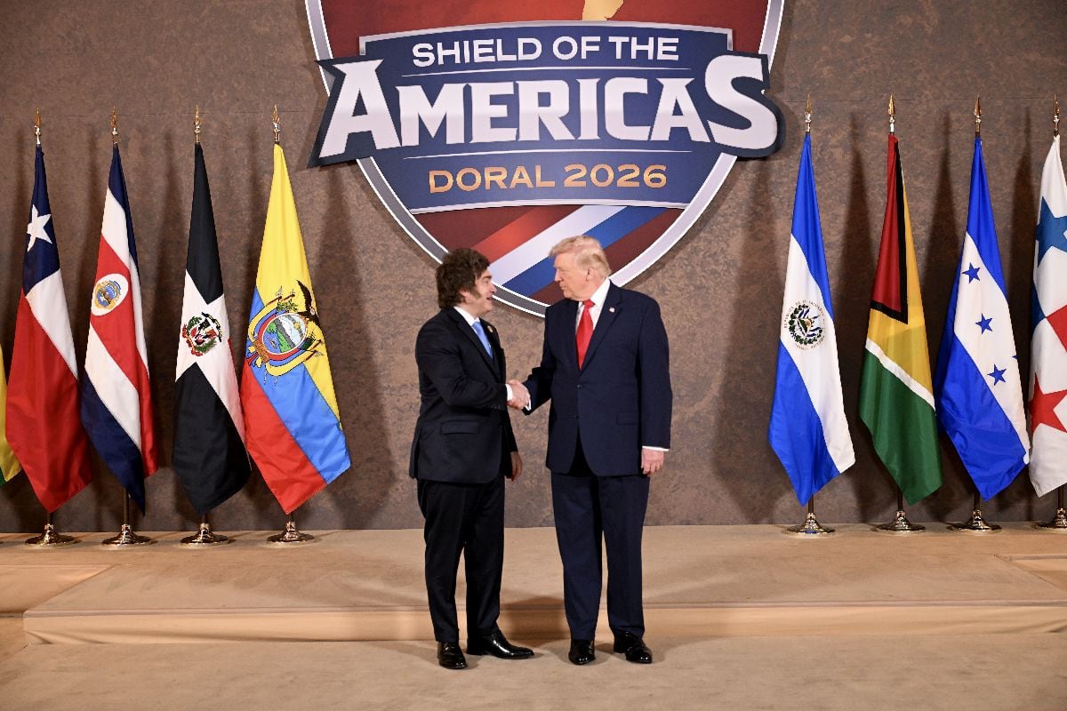 Donald Trump, a la derecha, y Javier Milei. Fotógrafo: Roberto Schmidt/Getty Images