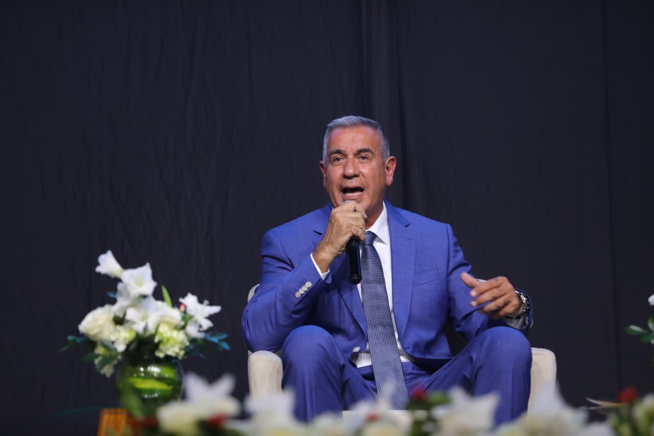 El candidato propone exonerar el Impuesto a la Renta por dos años y advierte trabas para la formalización y el crecimiento empresarial. Foto: GEC