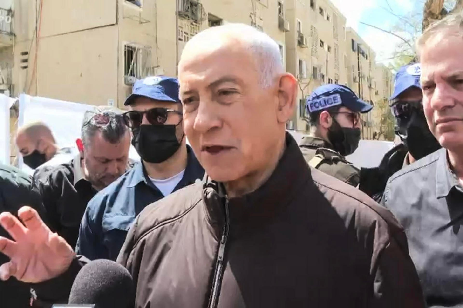Captura de video del primer ministro de Israel, Benjamín Netanyahu, en declaraciones este domingo en una visita con grandes medidas de seguridad a Arad. (EFE/Oficina del Primer Ministro de Israel).