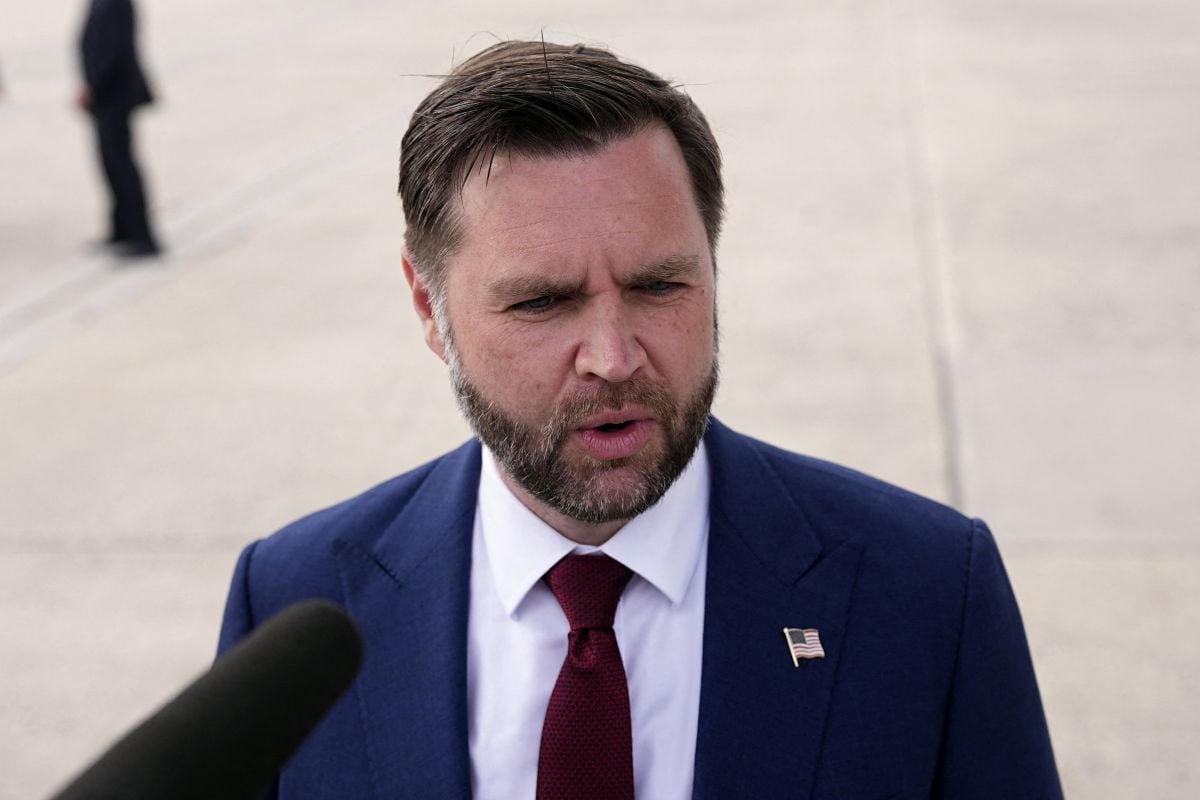 El vicepresidente de EE. UU., JD Vance, habla con los periodistas el pasado 28 de mayo de 2026. Foto: Matt Rourke / POOL / AFP