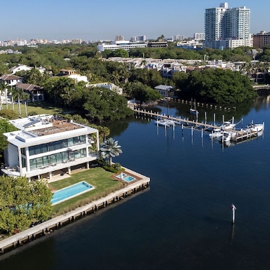 Billionaires Fleeing California Wealth Tax Snap Up Miami Mansions