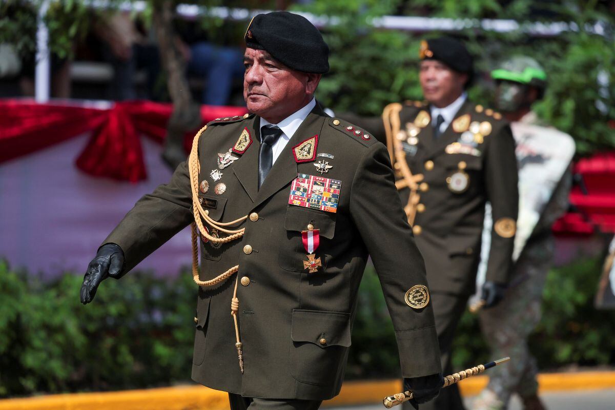 Ministro del Interior, César Astudillo, participó del desfile. Foto: Presidencia.