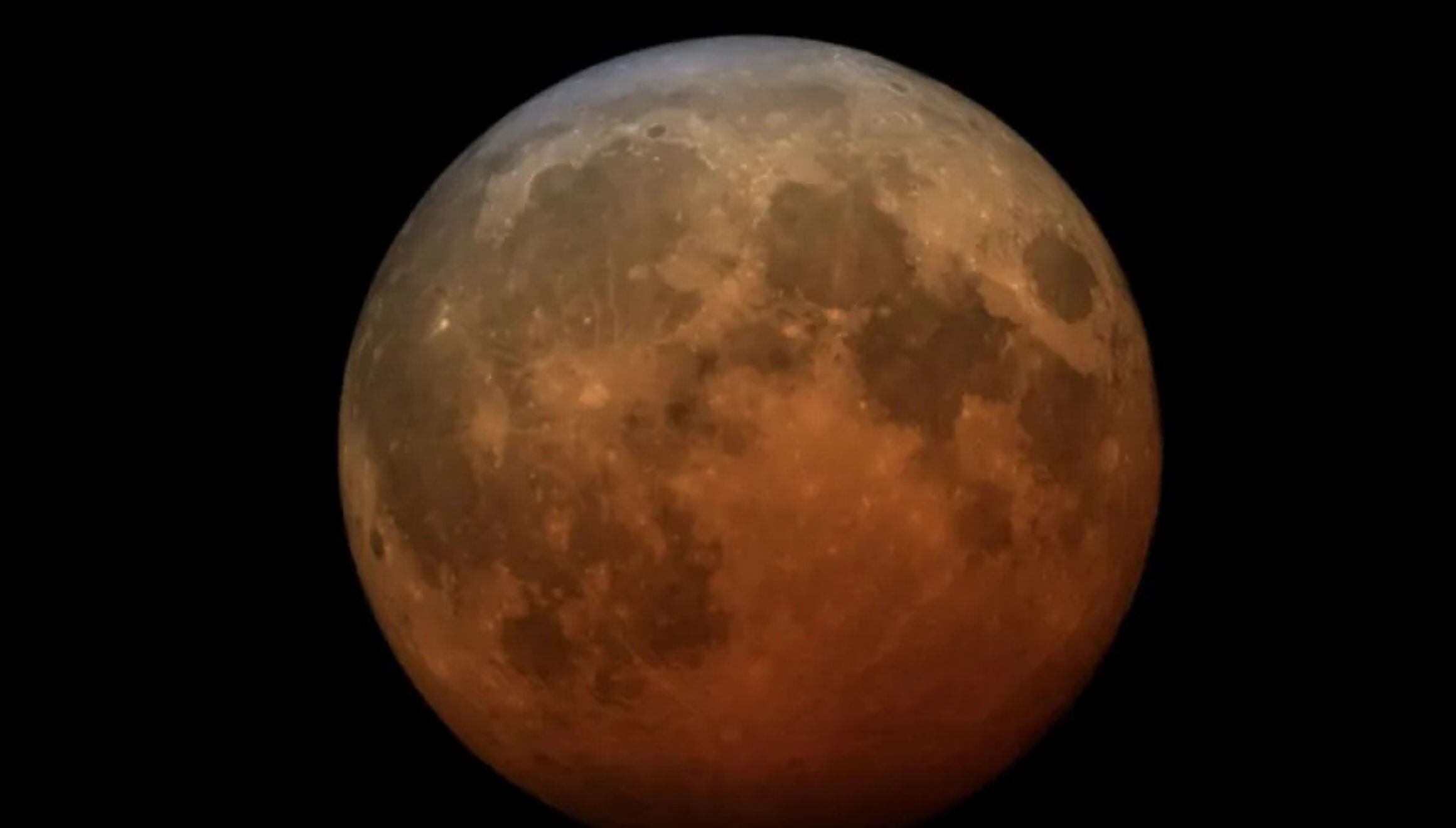 ◉ ¿A qué hora es y cómo ver el eclipse lunar con la Luna de Sangre del 27 y 28 de agosto en Miami?