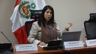 María Cordero: denuncian que obligó a trabajadores a comprarle una joya
