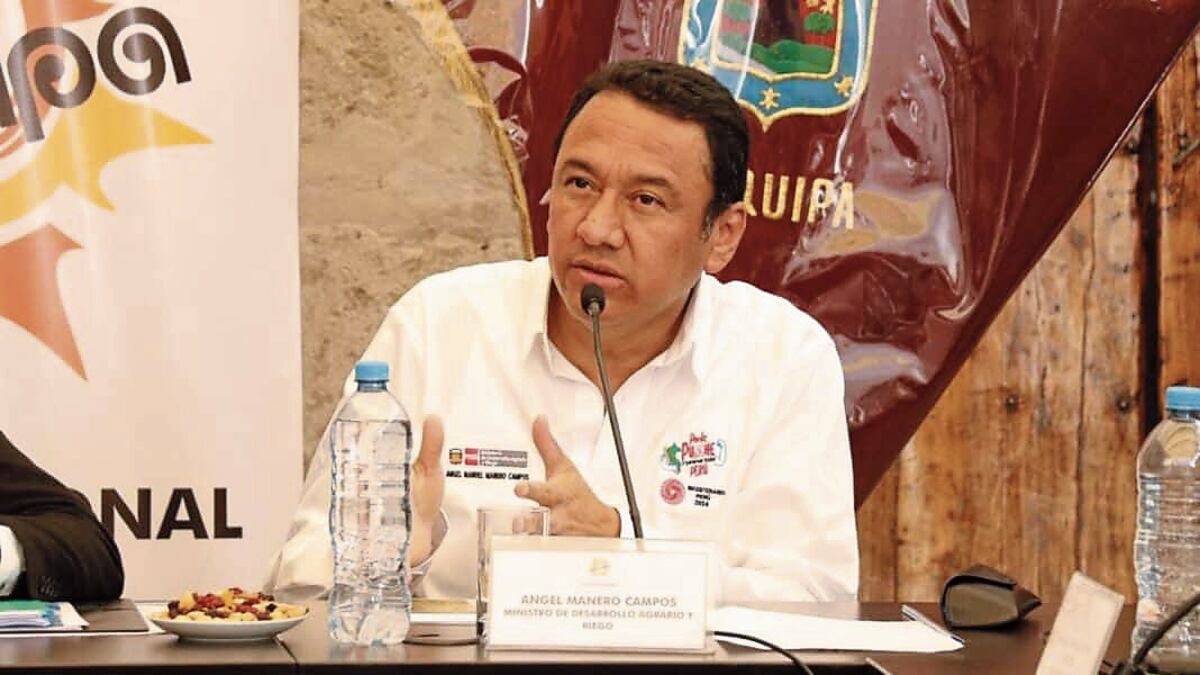 Ministro Ángel Manero en el Consejo Regional de Arequipa. Foto: GEC.
