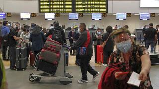 Perú levanta restricción de vuelos desde Brasil e India pero la mantiene para Sudáfrica
