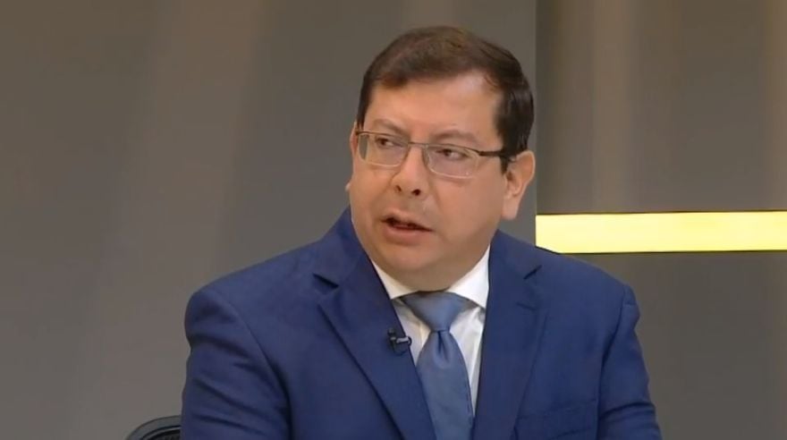 Juan Falconi liderará la comisión especial que debatirá la aplicación de pena de muerte para violadores de menores de edad. (Captura de pantalla: TV Perú)