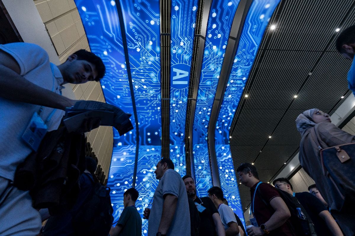 Logotipo sobre inteligencia artificial en la Feria de Cantón en Guangzhou, en abril. Fotógrafo: Qilai Shen/Bloomberg