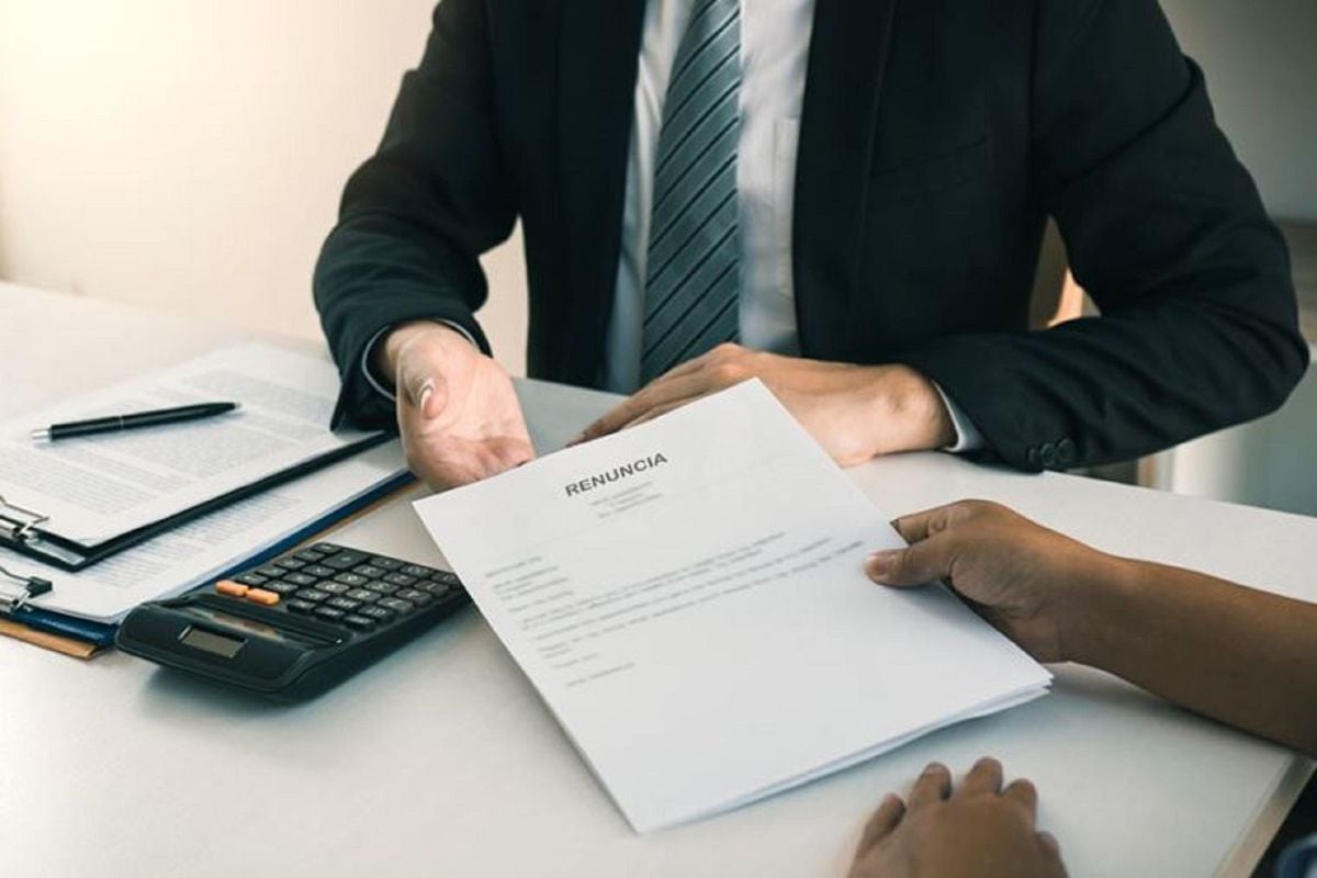 Ya sea por razones personales o profesionales, una renuncia debe gestionarse conforme al marco legal. Foto: Andina / Referencial.