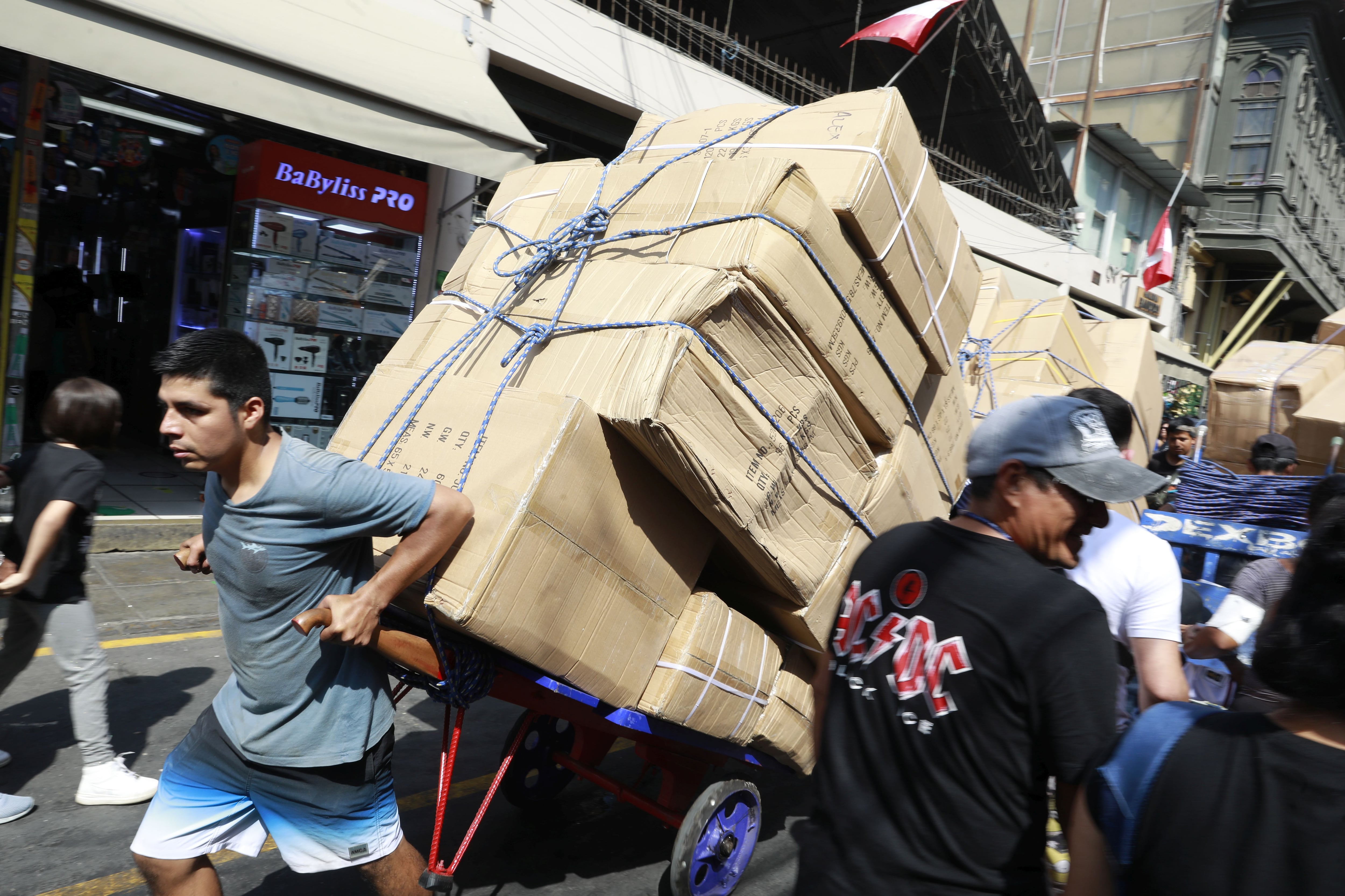 El ingreso de mercadería internacional para el Día de la Madre ya culminó. (Julio Reaño).