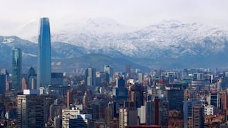 Chile enfrenta primera rebaja en la clasificación de riesgo ¿Sale del grado de inversión?