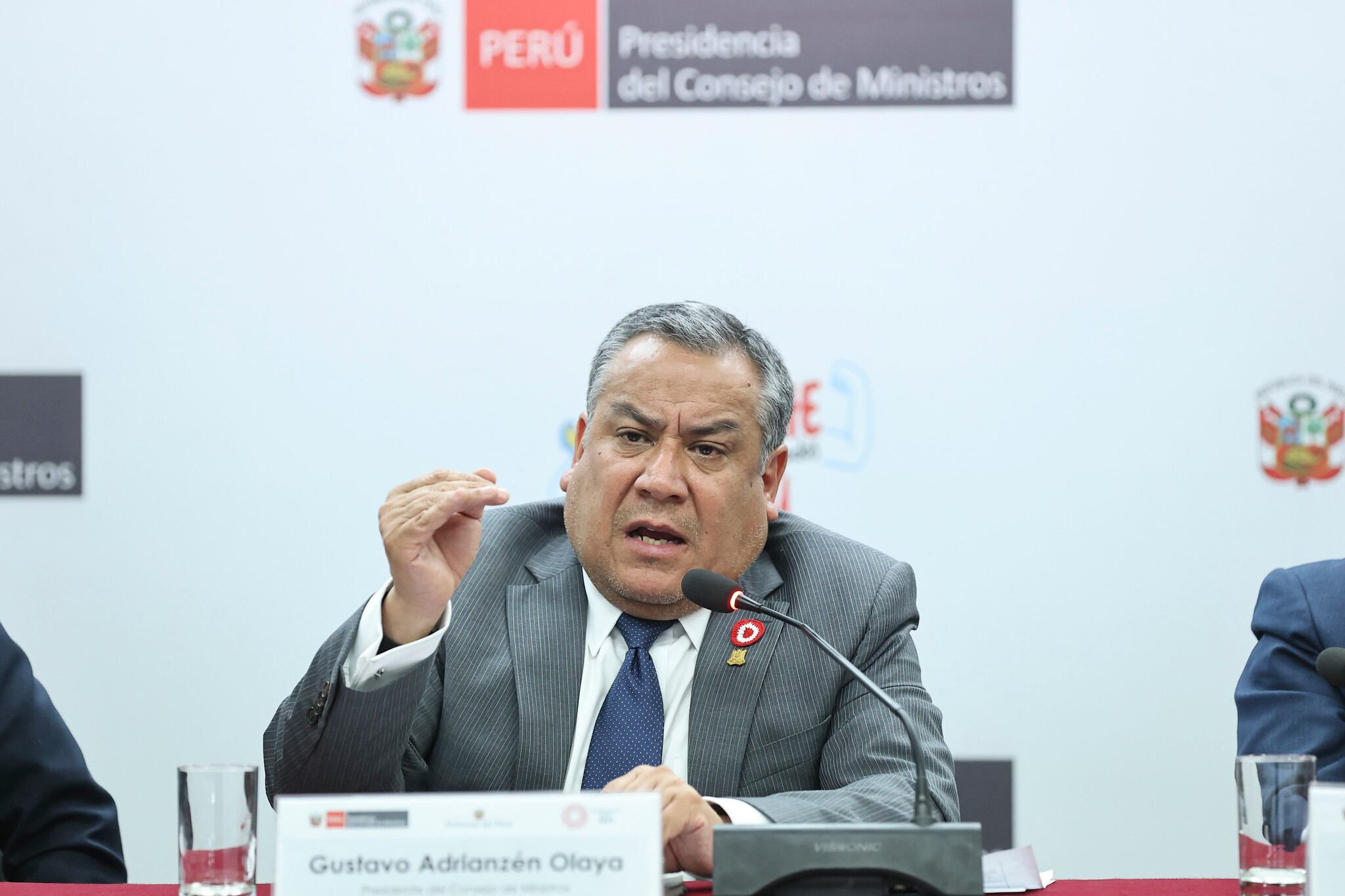 Adrianzén criticó la incoherencia del Ministerio Público para volver a formular una denuncia contra la mandataria por las mismos argumentos que se plantearon en la anterior denuncia por presunto genocidio. (Foto: PCM)