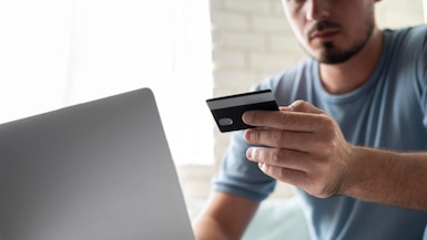Alerta en EE.UU. por estafas en reservas de viajes durante Navidad: cómo proteger tu dinero y datos personales