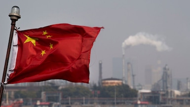 Beijing Tells China Firms to Ignore US Sanctions on Refiners