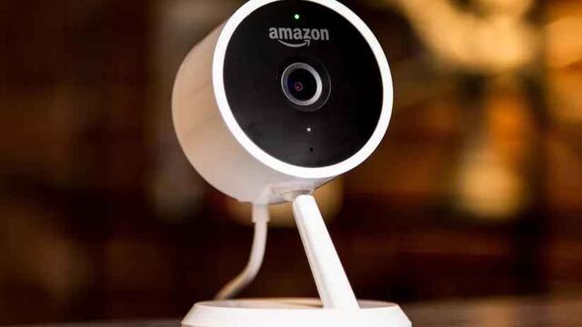 Empleados de Amazon revisan imágenes de cámara en el hogar