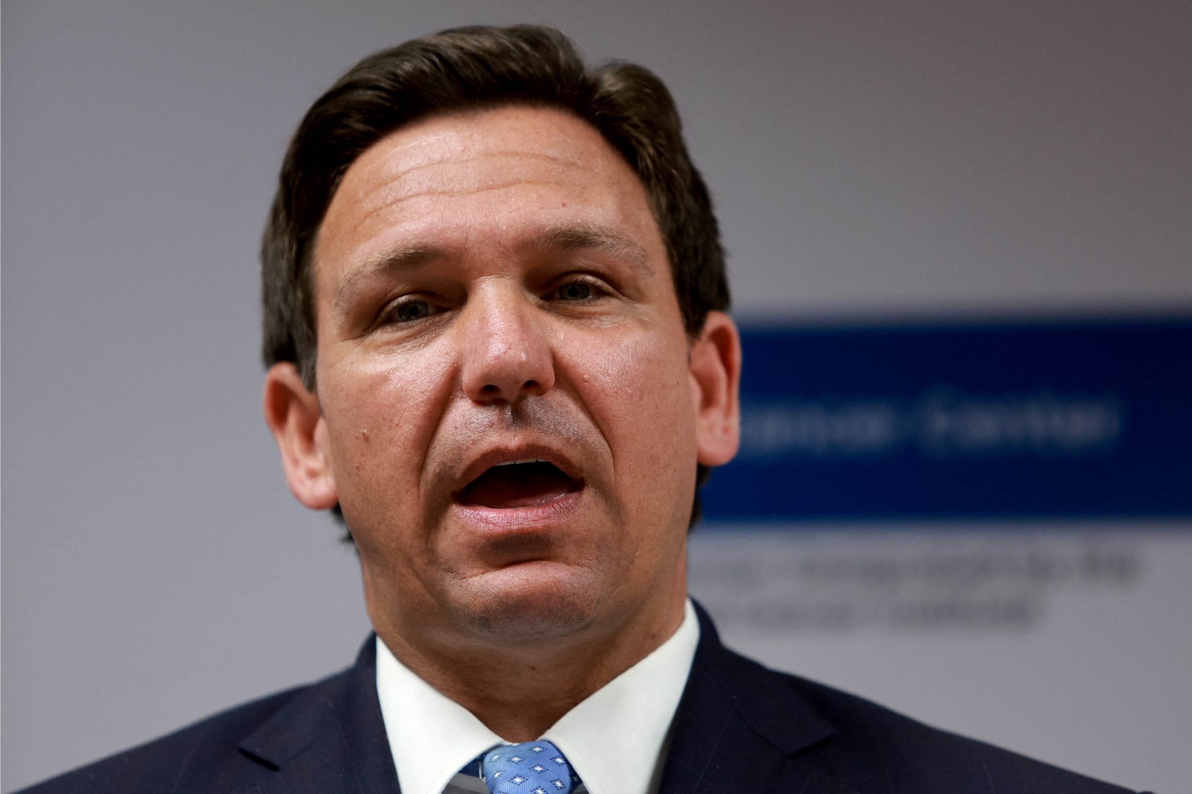 El gobernador Ron DeSantis vetó el proyecto de ley SB 382 justo antes de que se convierta en ley (Foto: AFP)