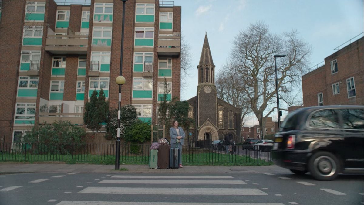 En "Too much", la iglesia de St. Andrew en West Square, Southwark, Londres (Foto: Netflix)