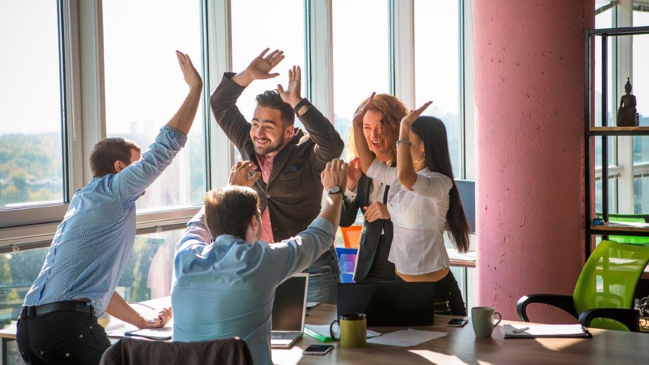 ABE fomenta y reconoce los entornos laborales más humanos y sostenibles a través del compromiso con los empleados. Foto: referencial / LinkedIn